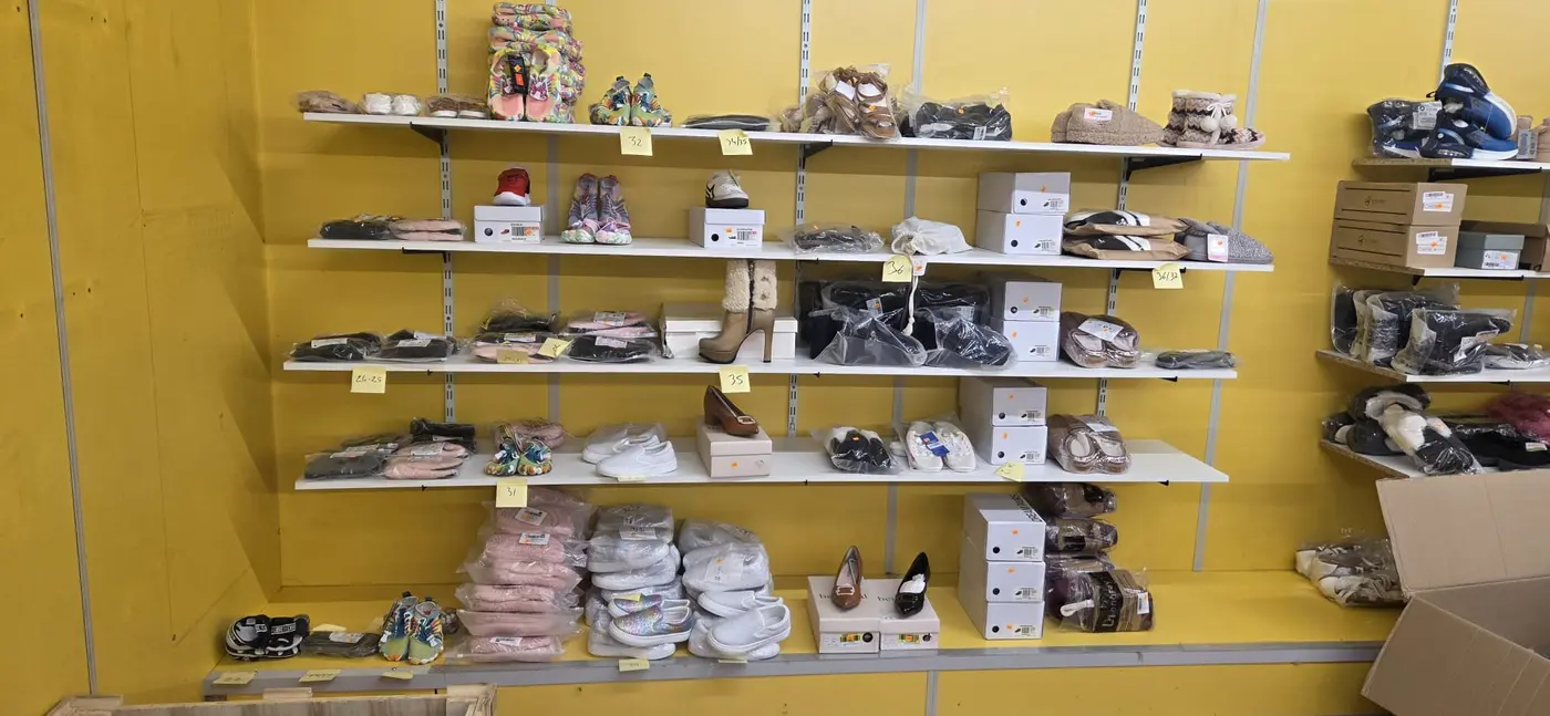 Étagères de chaussures classées par pointure