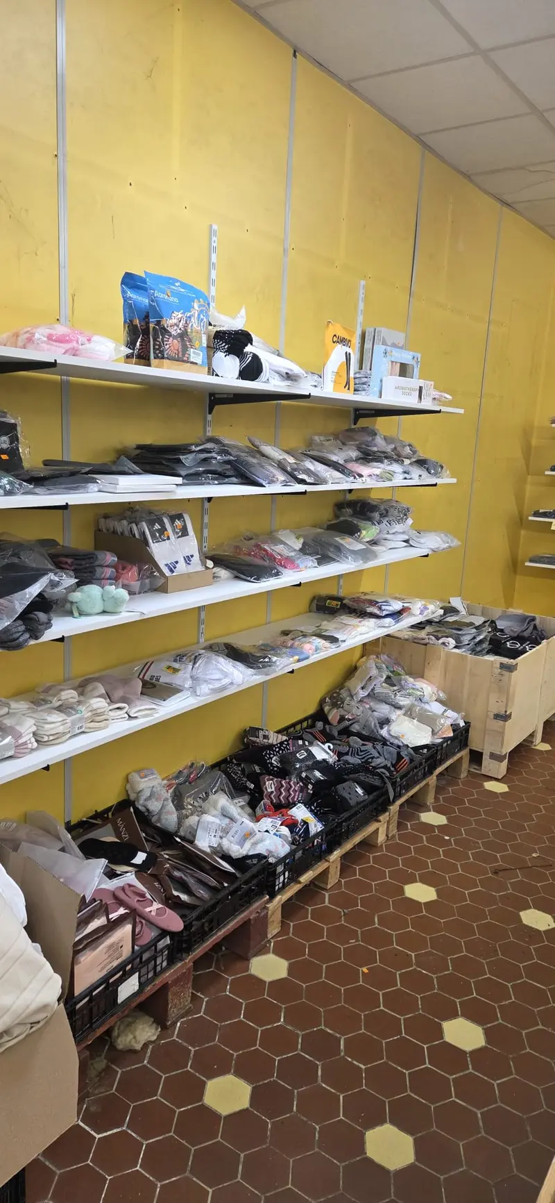 Long rayon de chaussures au magasin Au Filon Malin